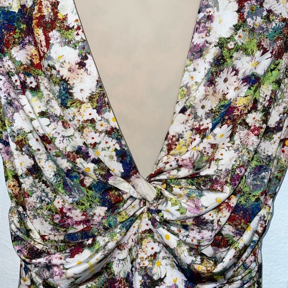 BRAND NEW GUESS DRESS PLUNGING V NECK, - Picture 4 of 8